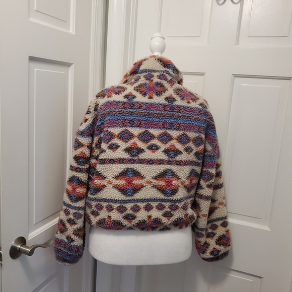 Pull&Bear Colorful Faux Sherpa Pullover Crop Style, Size XL. CASUAL AZTEC - Picture 5 of 11
